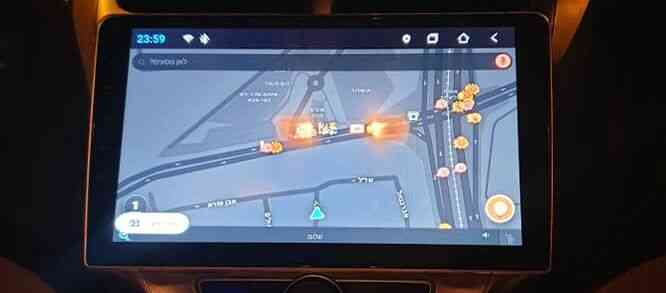 מסך מולטימדיה לרכב עם WAZE לרכב